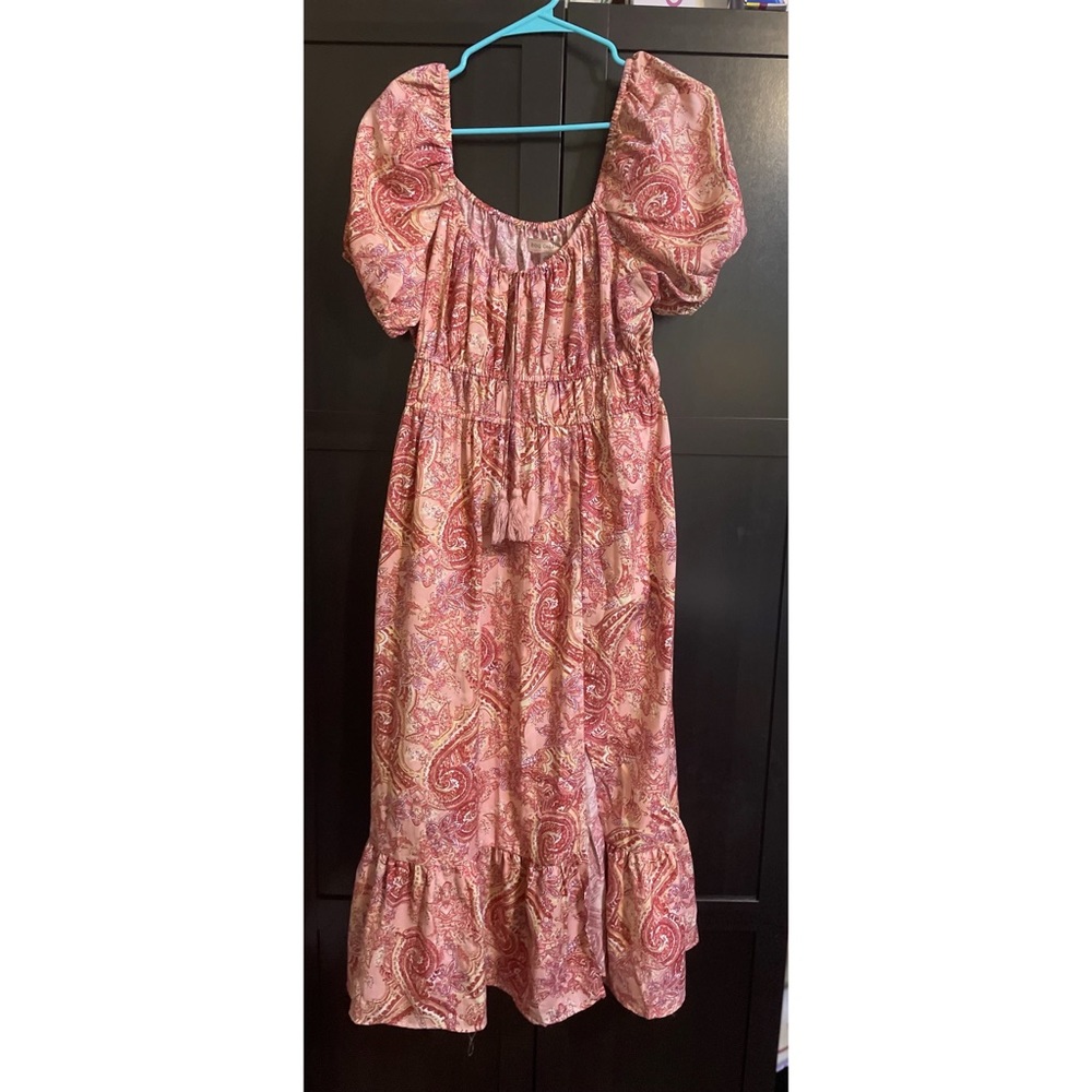 Peach/pink dress.